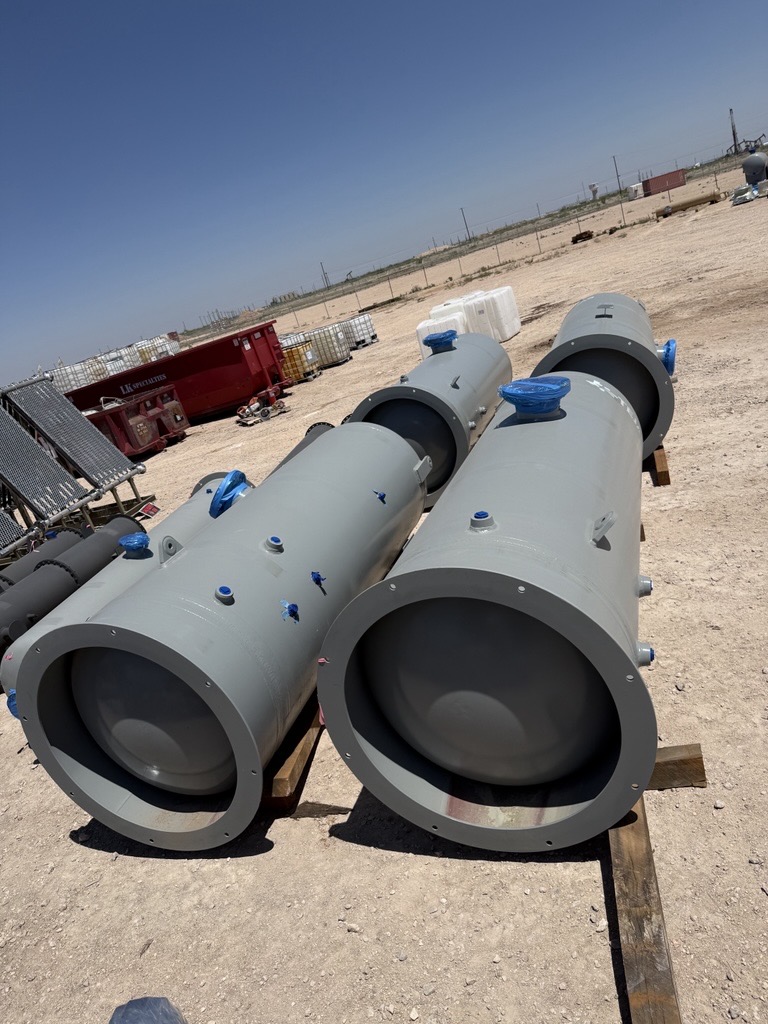 Large-diameter separator vessels end view