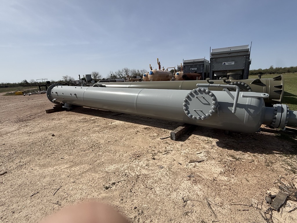Regeneration vessel outdoor storage