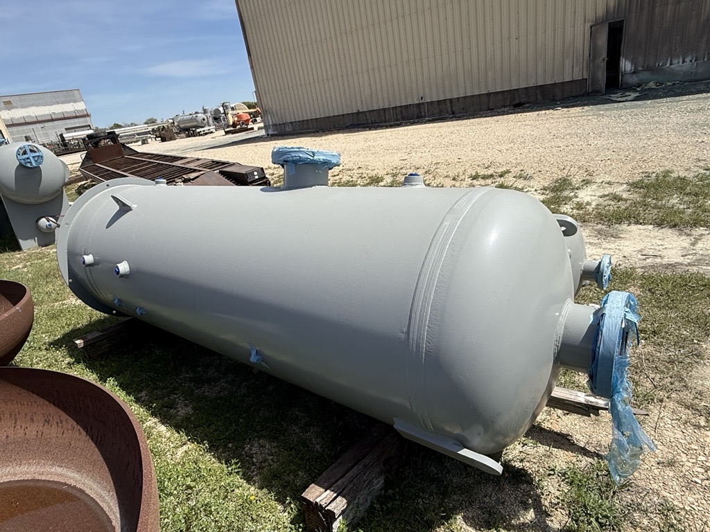 Vertical separator vessel outdoor