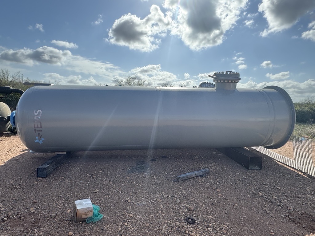 Large grey Tejas separator vessel in open field
